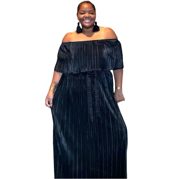 Women's Plus Size Black Pleated Off The Shoulder Maxi Dress Women's Plus Size Black Pleated Off The Shoulder Maxi Dress