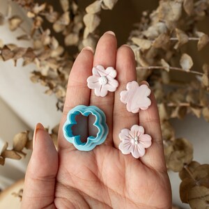 Blume No. 1 Baumeln Polymer Clay Ausstecher| Organische Kringel handgezeichnete Polymer Clay Blumen Cutter, Blüten Cutter, Frühling Clay Cutter
