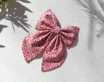 Noeud floral pour cheveux avec queue « ROSABELLA » | Barrette à cheveux rose | Accessoires faits main | Noeud pour cheveux roses | Nœud floral | Cadeau pour elle | Arc pour filles