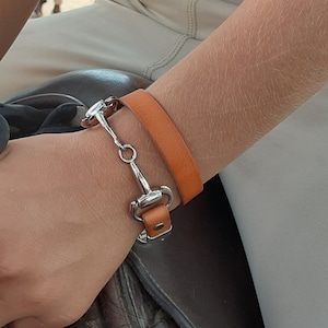 Leren wikkelarmband met trenssluiting