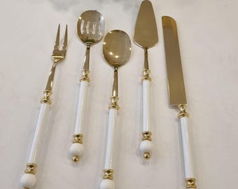 Elegantes 5 Teiliges Servier Set Mit Weißen Griffen: Gold Silber Antik Erhältlich