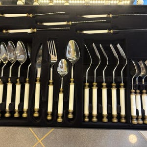 24 Piece Stainless Steel Cutlery Set, Modern Flatware Dinner Set with Forks, Knives & Spoons, Wedding Housewarming Gift