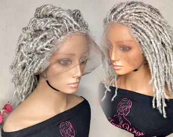 Graue Echthaar Dreadlock-Perücke: Volle Spitze Locks, 21-22 cm