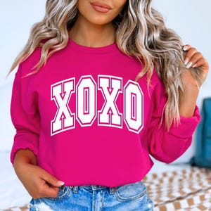 Valentines Day Sweatshirt, XOXO Sweatshirt, Cute Valentine Sweatshirt, Valentines Day Gift, Love Sweatshirt, Valentines Crewneck, Love Shirt