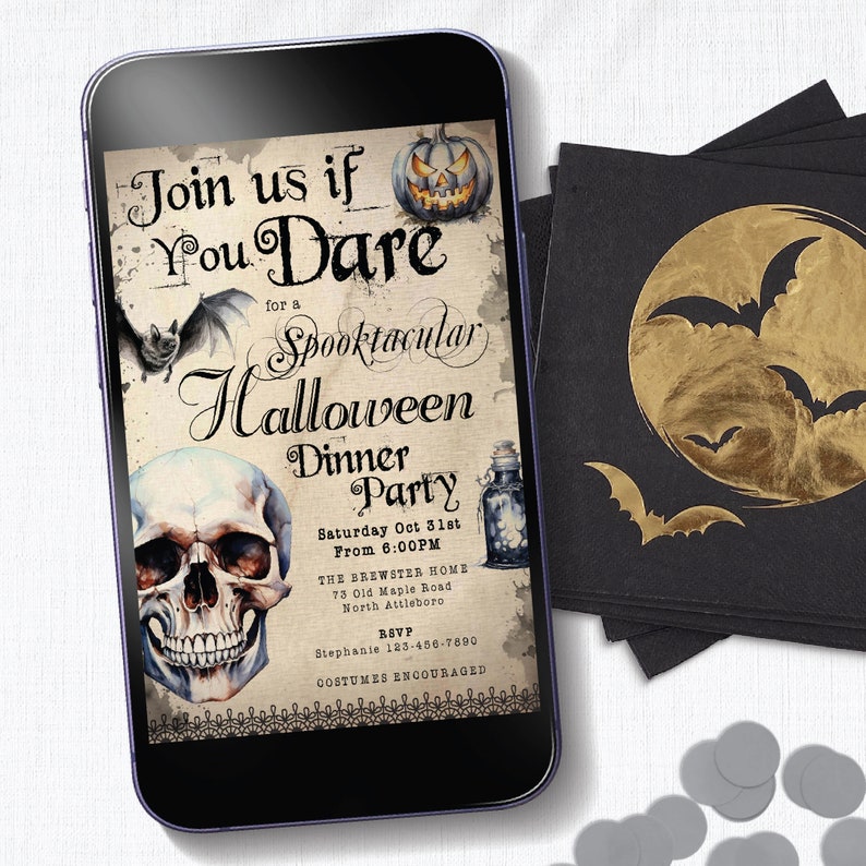 K&ouml;nnte beinhalten: Eine digitale Einladung zu einer Halloween-Dinnerparty. Die Einladung zeigt einen Sch&auml;del, einen K&uuml;rbis, eine Fledermaus und ein Glas mit Zaubertrank. Der Text lautet "Schlie&szlig;en Sie sich uns an, wenn Sie es wagen, zu einer Spooktacular Halloween Dinner Party".