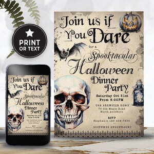 K&ouml;nnte beinhalten: Eine Halloween-Partyeinladung mit einem Sch&auml;del, einer Fledermaus, einem K&uuml;rbis und einer Zaubertrankflasche. Die Einladung lautet "Schlie&szlig;en Sie sich uns an, wenn Sie es wagen, f&uuml;r eine Spooktacular Halloween Dinner Party" und enth&auml;lt Datum, Uhrzeit und Ort. Kost&uuml;me sind erw&uuml;nscht.