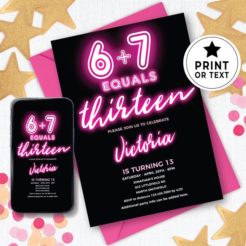 以下が含まれることがあります： 黒色の誕生日招待状。ピンクのネオンアクセントで「6 + 7 equals thirteen」の文字が目立つ。ビクトリアの13歳の誕生日パーティーの招待状で、イベントの詳細とRSVP情報が記載されています。
