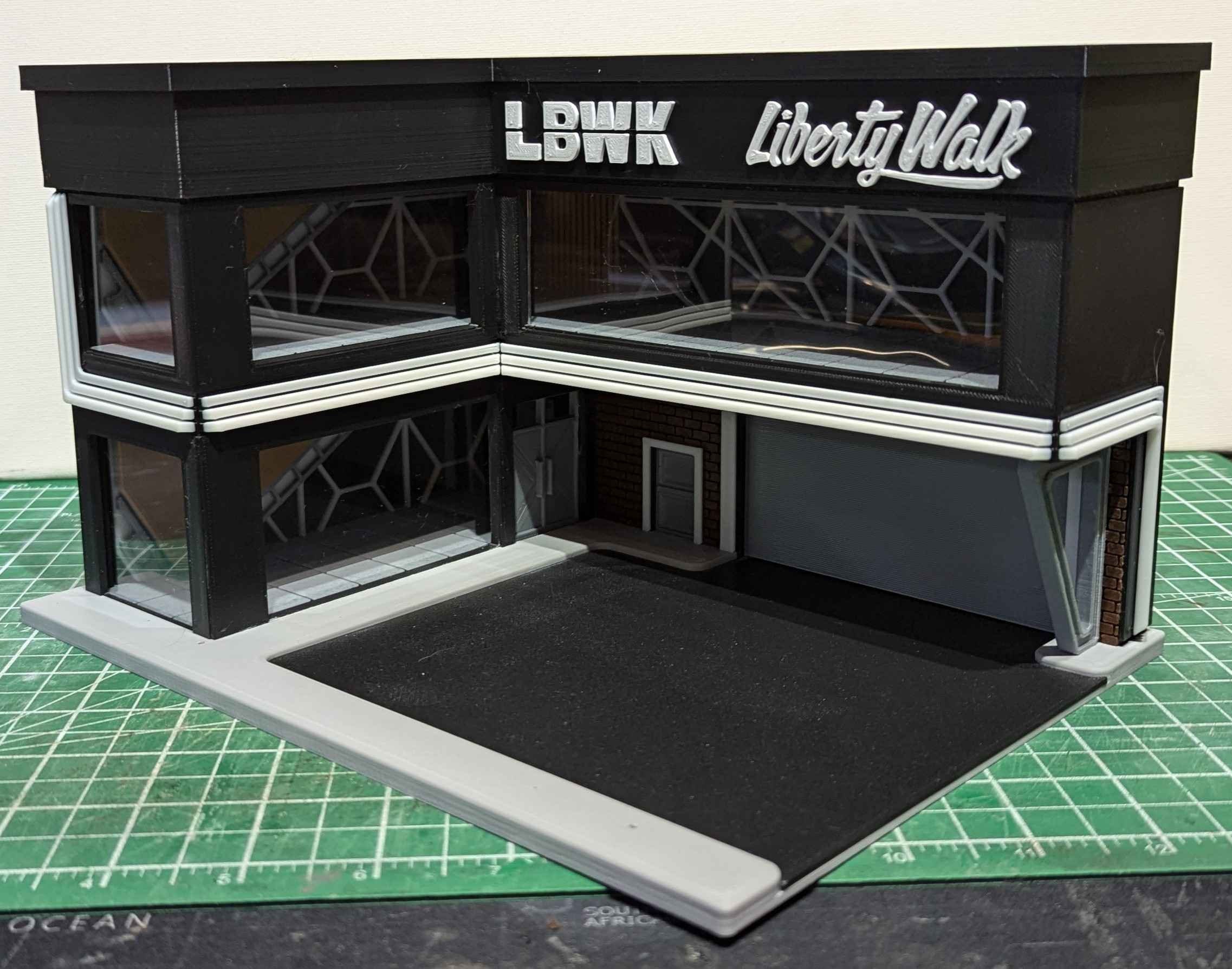 3D Printed L-shaped 2-storey Building Diorama With LED Lighting - Kaido ...