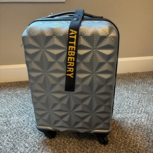 Personalisierter schwarzer gestickter Gepäckanhänger, Taschenanhänger