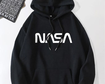 Sudadera con capucha negra de la NASA: explora el cosmos con estilo clásico