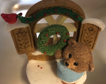 Vintage Retired Hallmark Keepsake Christmas Ornament 1996 Tender Touches Welcome Sign Bear With Wreath New in Box