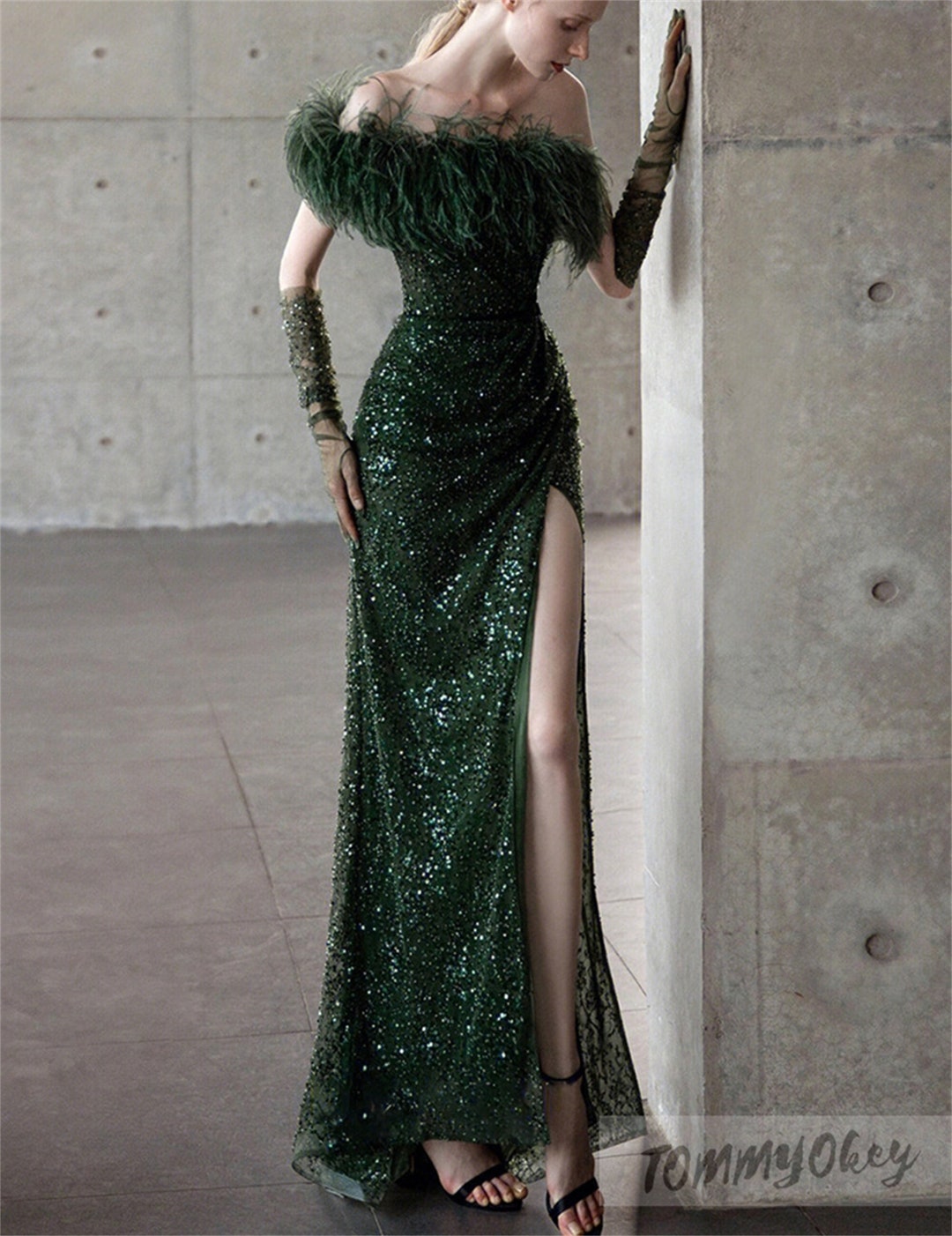 Designer Long Dark Green Halter Sleeveless Lace Prom Dress
