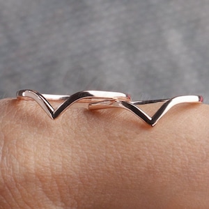 14k Gold Wishbone Ring, Solid Gold Chevron Stacking Ring, Curved Wedding Band, Women&#39;s V Shaped Ring, Stackable Thin Gold Band, Contour Ring
