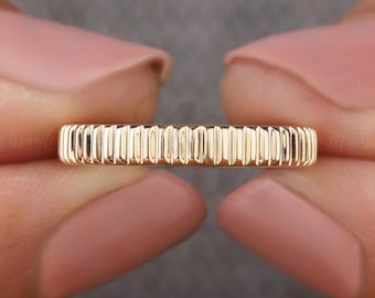 Anillo acanalado de oro macizo de 14 k, anillo de oro liso, anillo apilable de oro grueso, anillo con textura acanalada para él y para ella, anillo de líneas verticales, joyería minimalista