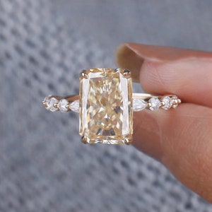 4.25CT Light Yellow Radiant Moissanite Engagement Ring Canary Yellow Moissanite Ring 10K/14K Yellow Gold Bridal Wedding Ring Gift for Mother