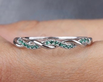 Moissanite Emerald bruiloft eternity band groene smaragd mei geboortesteen ring 14K witgouden minimalistische stapelbare verjaardag cadeau ring voor haar