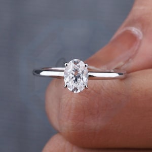 Anel de noivado oval, anel de moissanite 0,80CT, anel de casamento de noivado em ouro maciço 14K / 18K Anel solitário oval para seu presente de aniversário