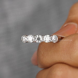 Round Cut Moissanite Wedding Ring, 5 Stone Wedding Band, 14k White Gold Moissanite Bridal Ring, Anniversary Promise Ring, Ring For Women