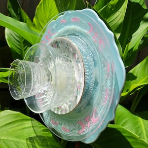 Arte da giardino in vetro, fiore in vetro, fiore in piatto, vintage, arte da giardino riciclata. Blu, rosa, trasparente, oro, bianco. Regalo perfetto per la mamma o il giardiniere