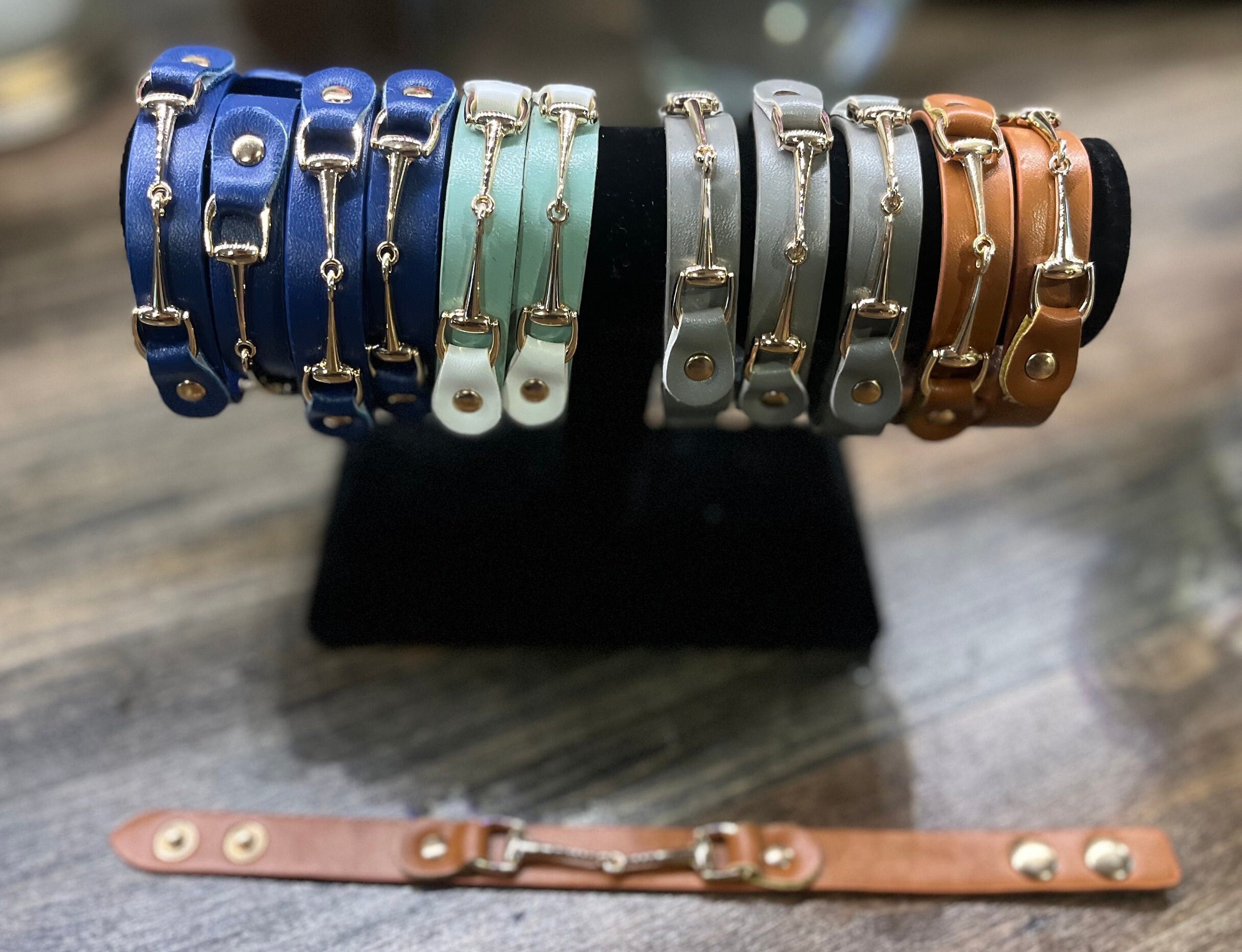 アクセサリー incarnation / HORSE LEATHER BRACELET Amazon.com: Horse Bracelet - Snaffle Bit Bracelet - Leather