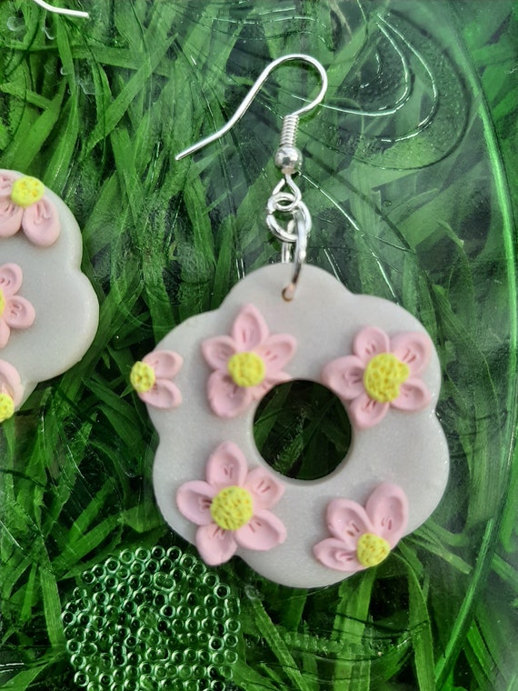 Blush daisy clay earrings sale