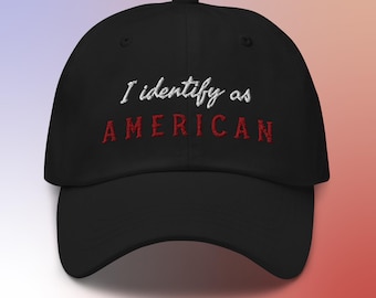 Ich identifiziere mich als amerikanischer bestickter Dad-Hut