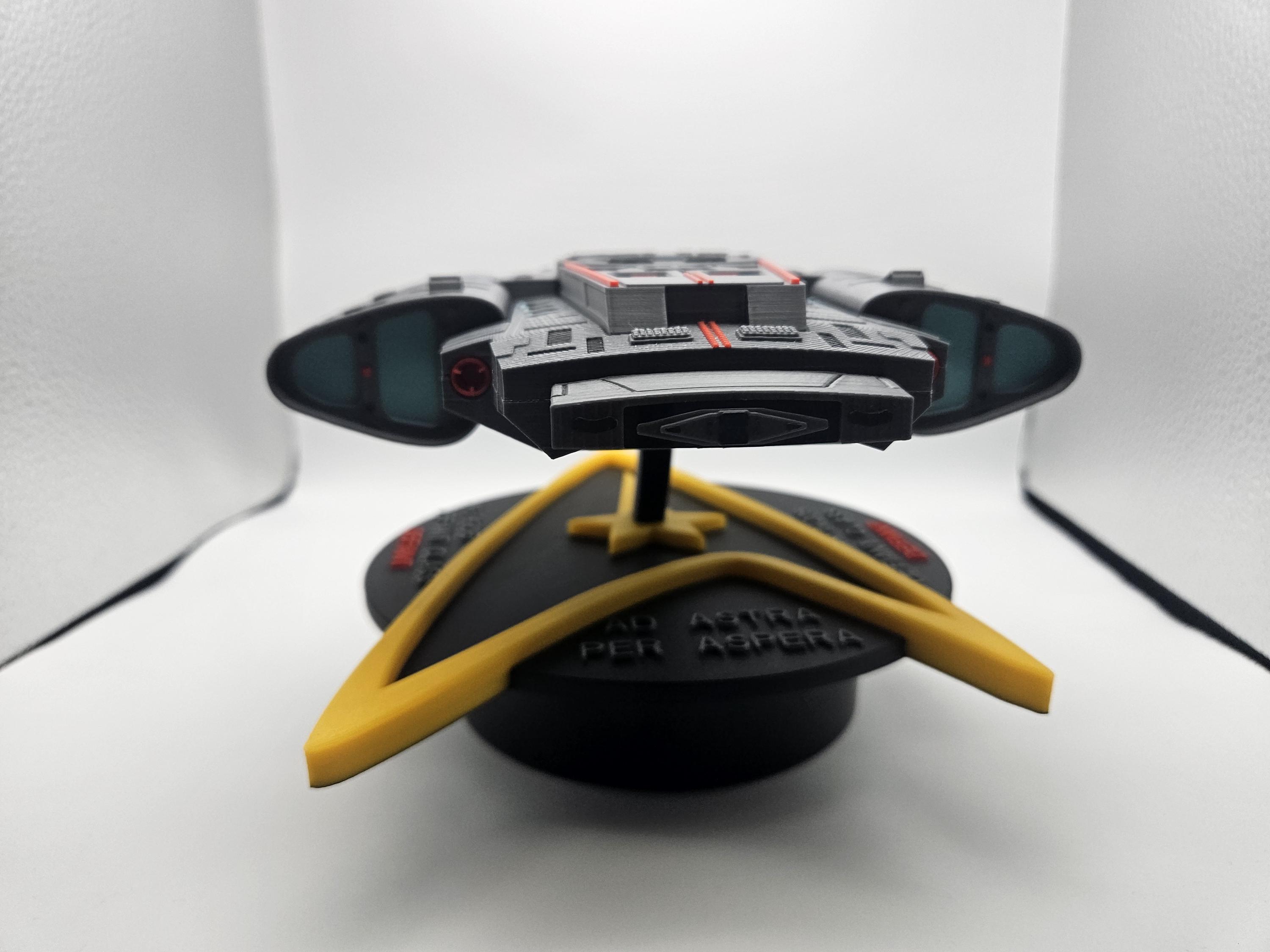 Star Trek Deep Space Nine USS Defiant W/ Display Stand - 3D