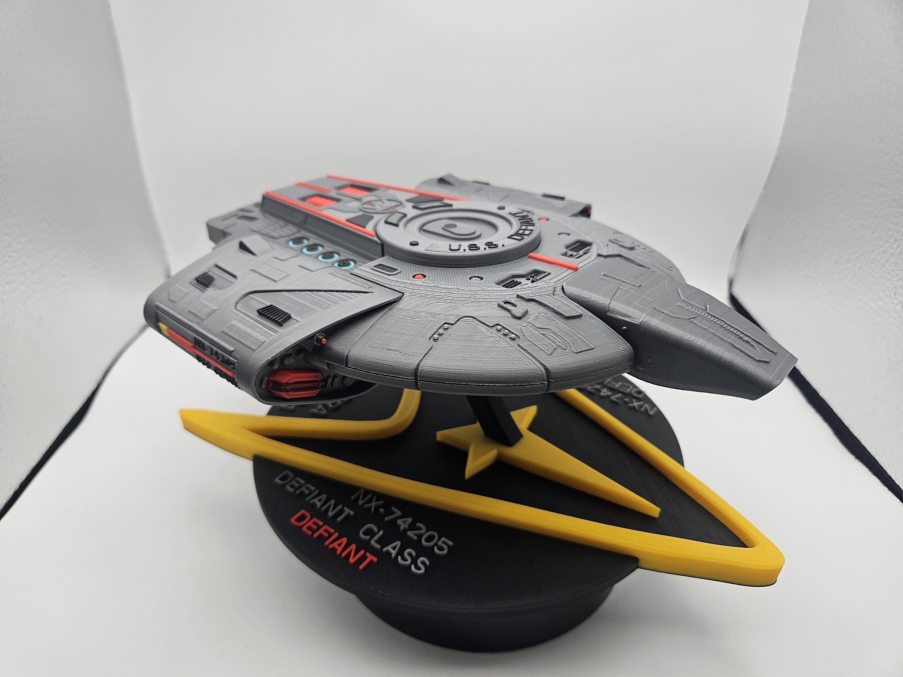 Star Trek Deep Space Nine USS Defiant W/ Display Stand - 3D