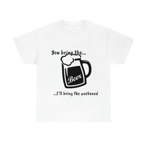 Traes la cerveza... Camiseta unisex de algodón pesado
