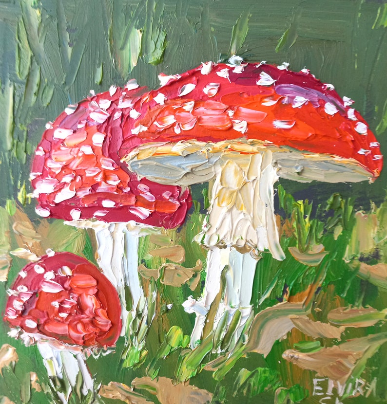 Puede incluir: Una pintura de tres setas rojas y blancas con tallos blancos que crecen en una zona verde cubierta de hierba.