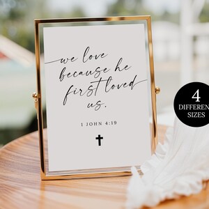 Amamos porque Él nos amó primero, Letrero cristiano para boda, 1 Juan 4:19 Biblia, Plantilla para letrero con versículo bíblico para despedida de soltera, Versículo bíblico imprimible