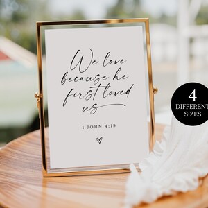 Amamos porque Él nos amó primero, Letrero cristiano para boda, 1 Juan 4:19 Biblia, Plantilla para letrero con versículo bíblico para despedida de soltera, Versículo bíblico imprimible