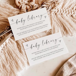 Puede incluir: Un letrero de madera rústico con el texto "Welcome to our home" en letras blancas. El letrero presenta un acabado envejecido y un diseño sencillo y acogedor, ideal para un porche o entrada.