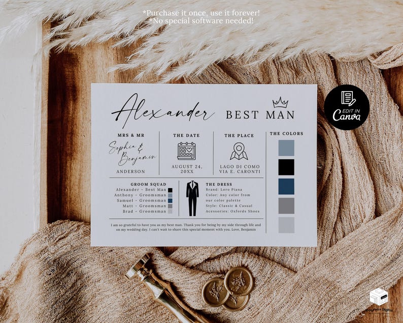 K&ouml;nnte beinhalten: Eine wei&szlig;e Hochzeitseinladungskarte mit dem Text "Alexander BEST MAN" und Hochzeitsdetails. Die Karte enth&auml;lt Datum, Ort und Farbpalette. Der Hintergrund ist ein strukturierter, neutraler Stoff.