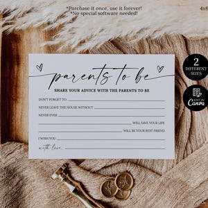 Może przedstawiać: Jasnoszara karta z tekstem "parents to be" i zachętami do dzielenia się radami. Karta ma wymiary 10 x 15 cm i zawiera frazy "Share your advice with the parents to be", "Don't forget to" i "I wish you with love."