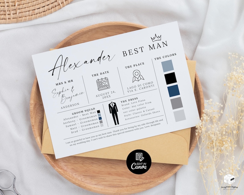K&ouml;nnte beinhalten: Eine wei&szlig;e Hochzeitseinladungskarte mit dem Text "Best Man" und dem Namen "Alexander" in Schreibschrift. Die Karte enth&auml;lt Hochzeitsdetails, Datum, Ort und Farbpalette sowie eine Liste der Trauzeugen. Die Karte liegt auf einem Holztablett.