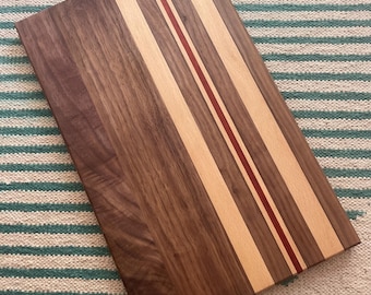 Handgefertigtes Walnuss, Buchen & Padauk Schneidebrett: Luxus Holz Serviertablett