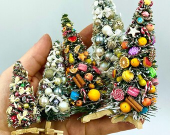 Accessorio per Natale, in miniatura per la casa delle bambole con mini uomo di pan di zenzero, albero di Natale, caramelle e bevande, set di ornamenti natalizi per porta del gnomo, decorazione
