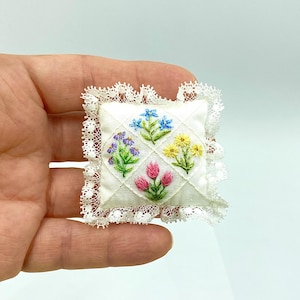 1:12 scale Miniature  cushion for Doll House