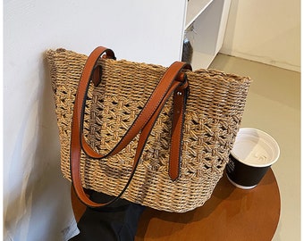 Sac à bandoulière en paille de luxe, sac de plage de vacances avec bandoulière en cuir, sac fourre-tout simple.