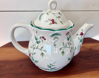Pfaltzgraff Winterberry Sculpted Teapot