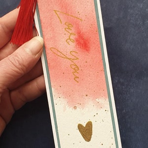 Handgemaltes original Aquarell-Lesezeichen mit Herz aus Blattgold – "Love you" - Rot - 4/25