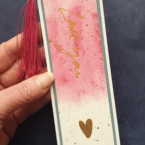 Handgemaltes original Aquarell-Lesezeichen mit Herz aus Blattgold – "Love you" - pink - 1/25