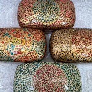 Hand Painted Kashmiri Papier Mâché Box: Floral Keepsake Storage