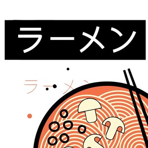 Puede incluir: Un taz&oacute;n de ramen con champi&ntilde;ones y semillas de s&eacute;samo negras. El taz&oacute;n est&aacute; cubierto con palillos y la palabra "Ramen" est&aacute; escrita en texto negro sobre un fondo blanco.