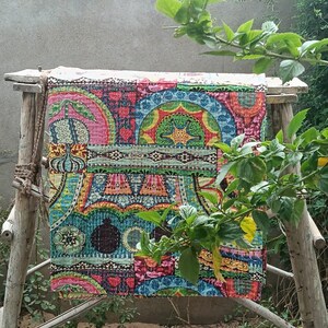 Trapunta Kantha patchwork colorata fatta a mano: biancheria da letto boho cucita a mano
