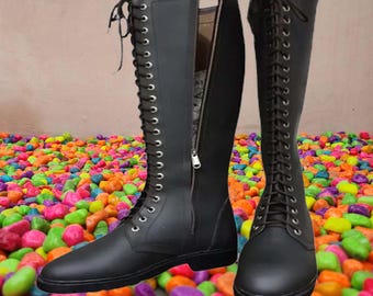 Botas de cuero medievales con cordones y bota larga de inspiración renacentista