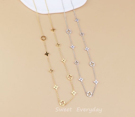 Gold Clover Necklace (3.0)'s Code & Price - RblxTrade