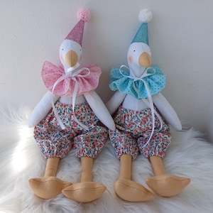 Handmade Fabric Goose Doll – Whimsical Farmhouse Décor, Country-Style Plush Goose, Soft Toy for Shelf, Rustic Cottagecore Gift