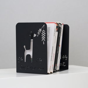 Nordic Metal Giraffe Bookend,Scandinavian Bookends,metal bookends, book holder,Bookshelf, Gift Bookend,Buchstützen,Birthday Gift,Bookstand